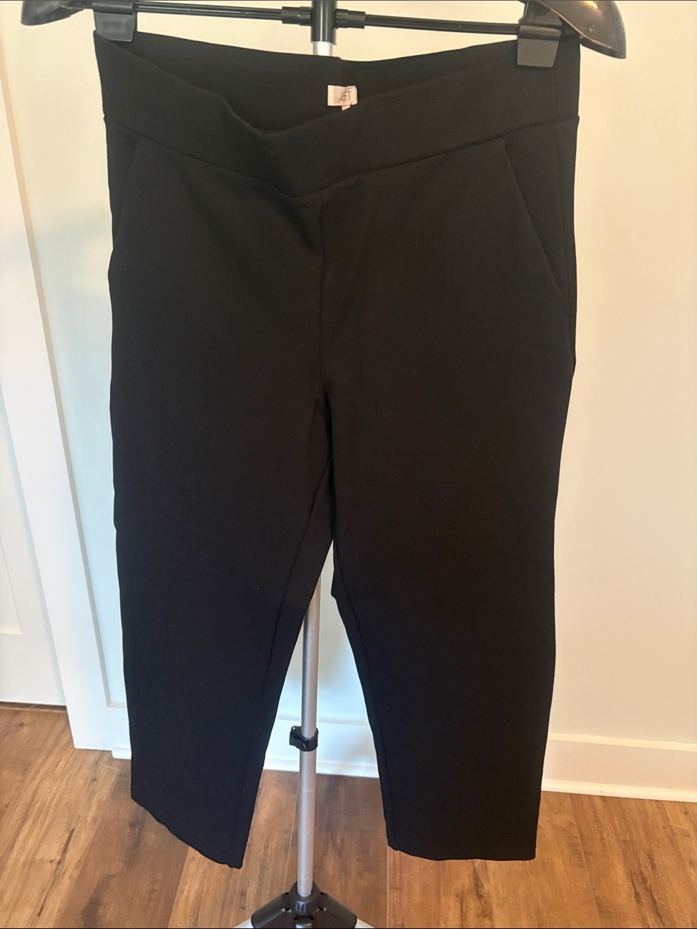 LOFT Black Cropped Ponte Ankle Pants (Never Worn)
